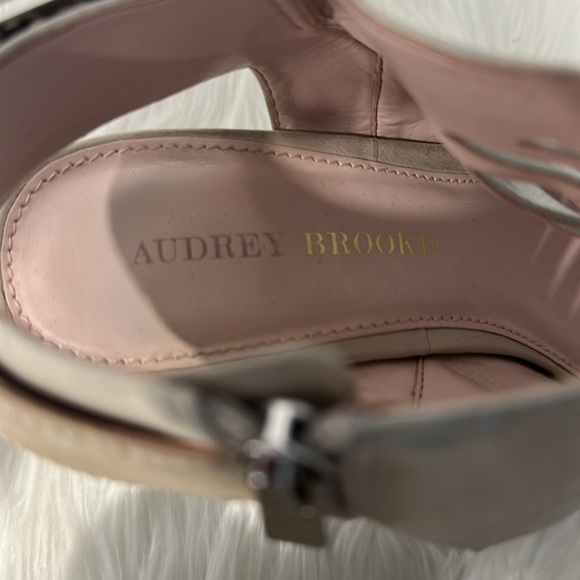 Audrey Brooke size 7 1/2 bone zip up chunky heel shoe - Picture 3 of 6